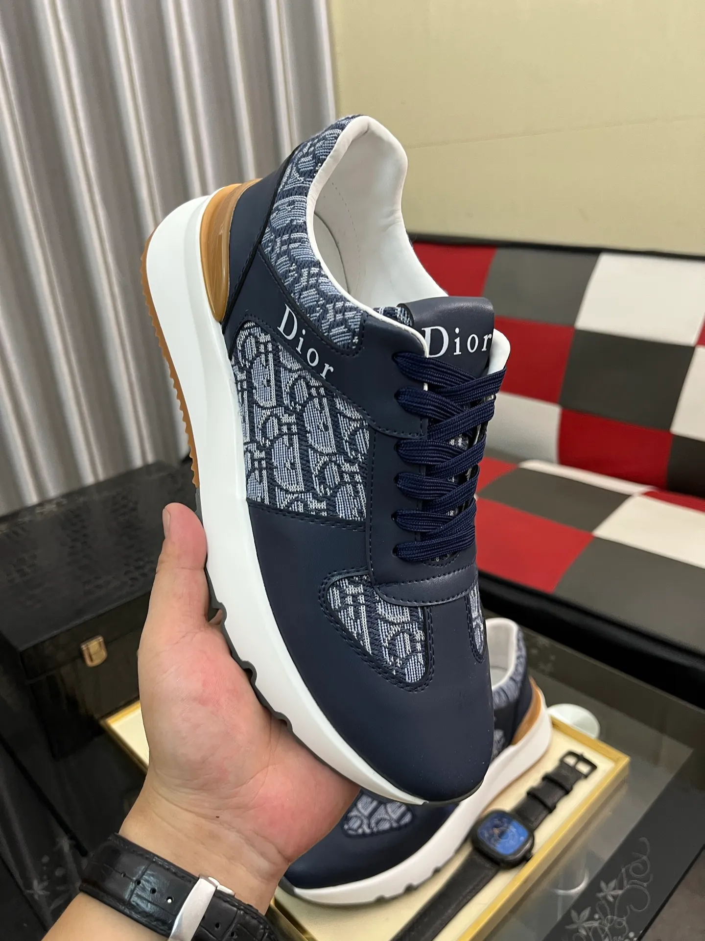 Men's Men's Shoes 💰458⌚️⌚️Dior [Dior] men's casual and trendy shoes are on the market! Strong British fashion style, the upper is made of nubuck leather with printed fabrics, comfortable pigskin lining, and original molded outsole. Designed by European and American masters, the perfect shape creates high quality, super versatile and very comfortable. High-end without losing taste, fashionable and novel! Code number: 38～443️⃣Colors available